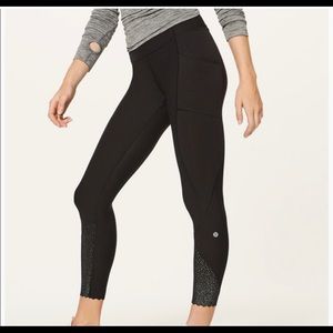 Lululemon Tight Stuff 25” Legging Size 6 like new condition